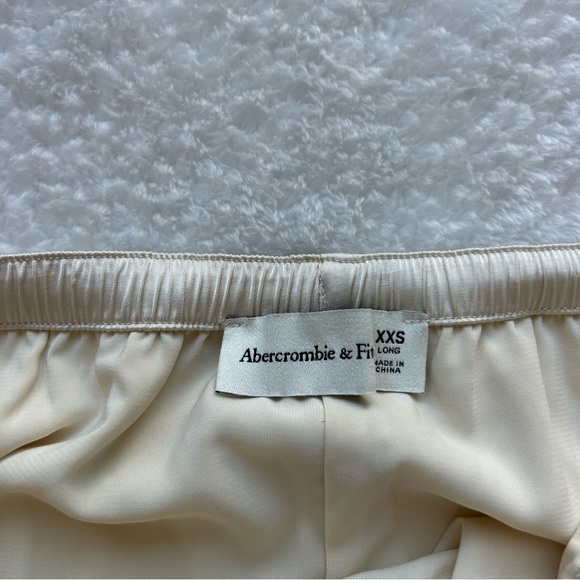 Abercrombie Satin Pull-On Pant - Picture 6 of 6